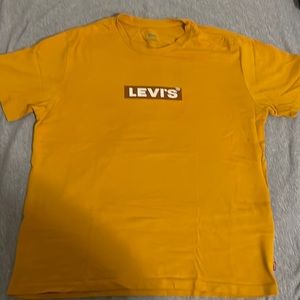 Levi’s Yellow T-Shirt Size M